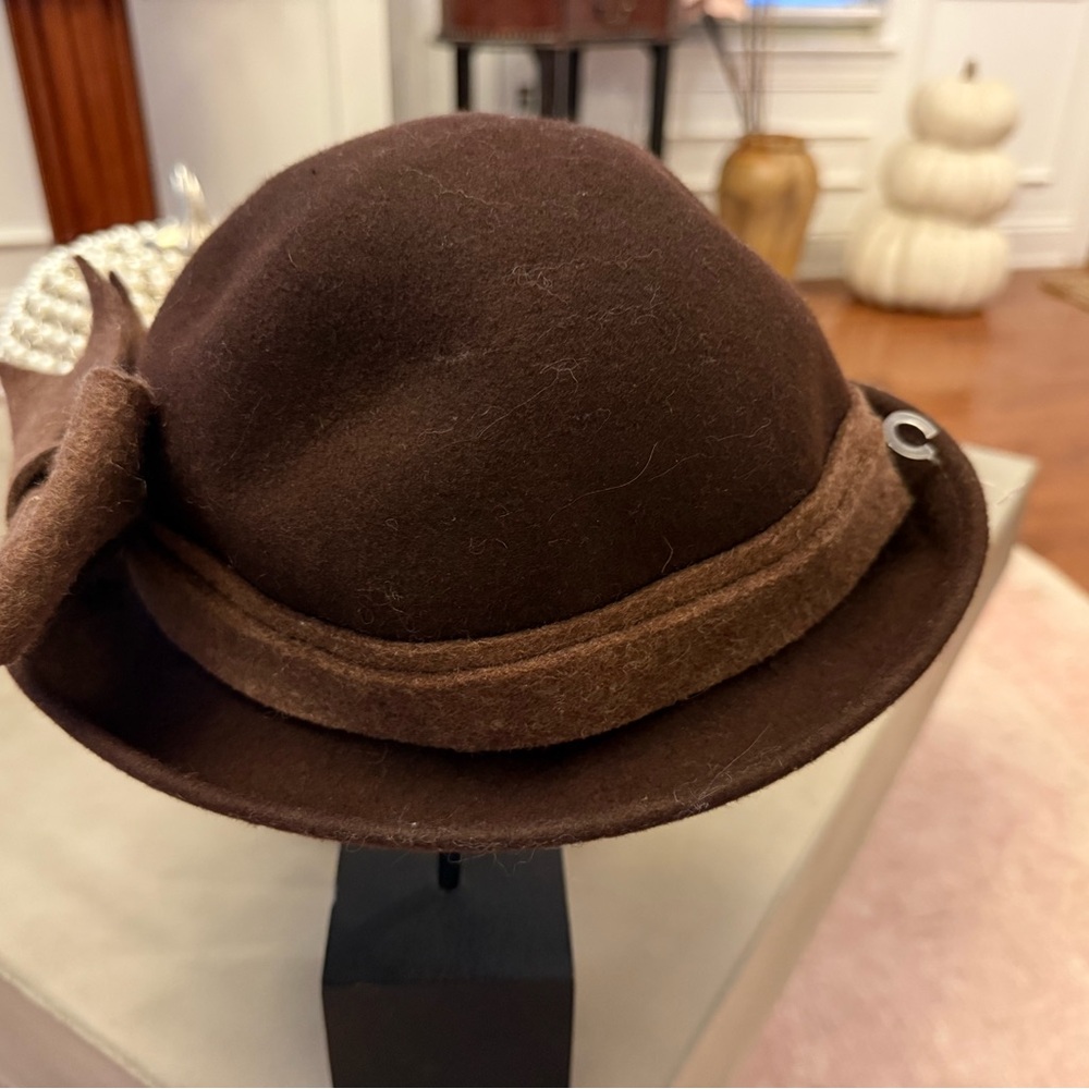 BNWT Ladies Collection Eighteen Wool Hat. Brown. Adorable!